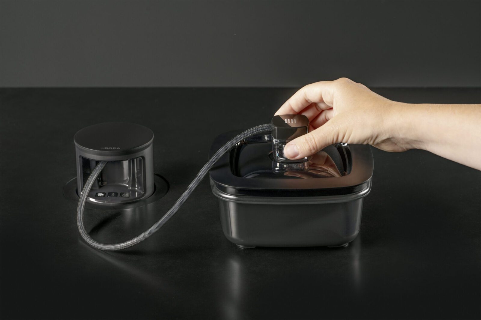 bora_qvac_marinierbox_hand