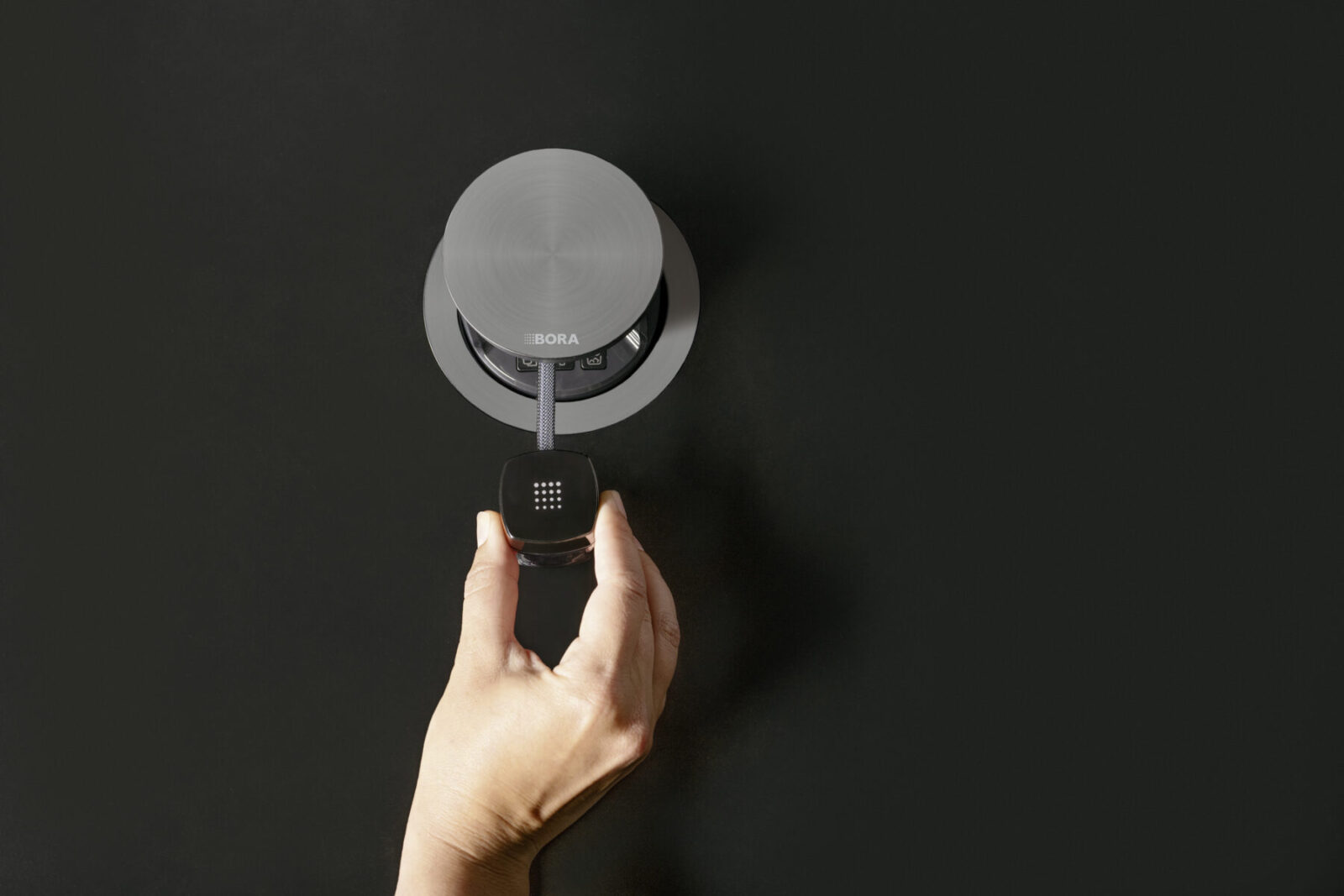 bora_qvac_stainlesssteel_top_hand