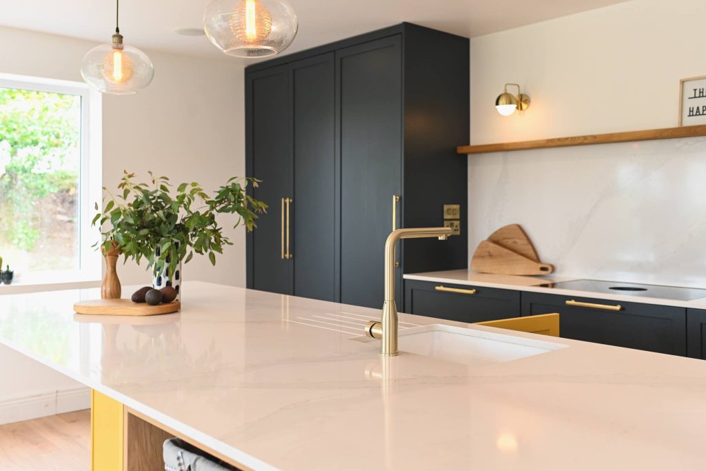 Modern Bright Family Kitchen