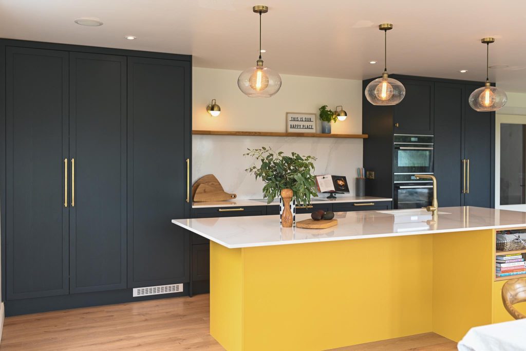 Modern Bright Family Kitchen
