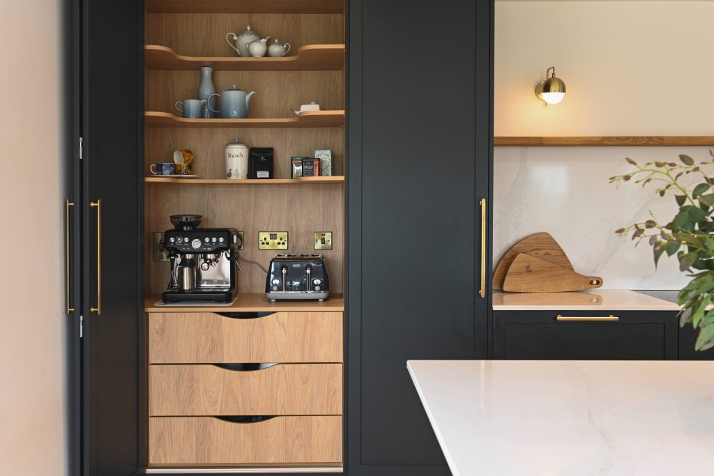 Modern Bright Family Kitchen