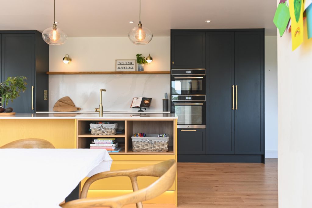Modern Bright Family Kitchen