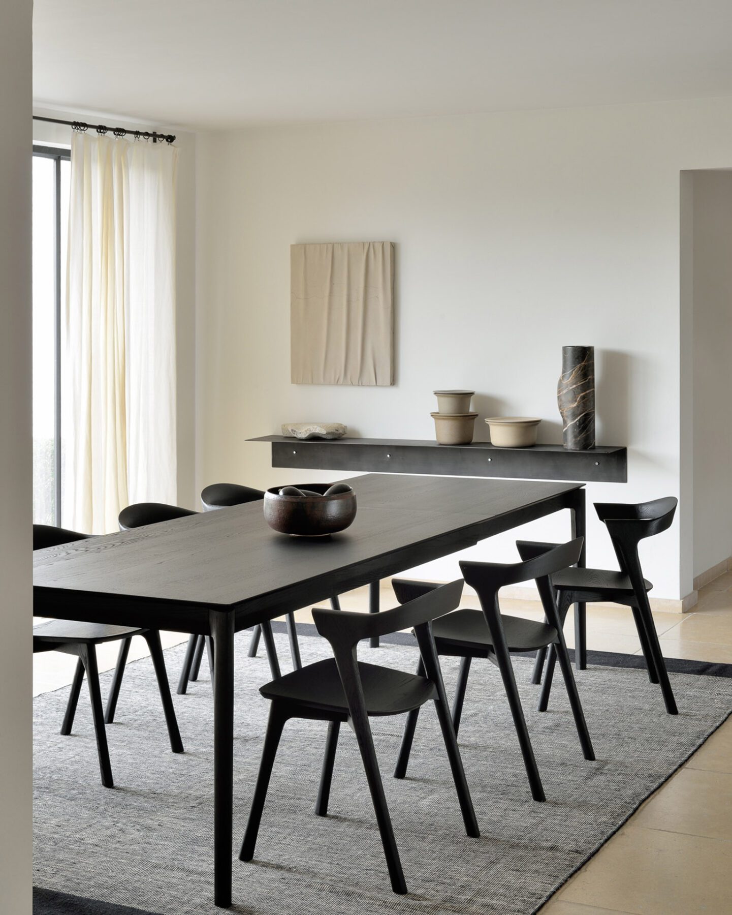 51544_51491_Oak_black_Bok_extendable_dining_table_chair_21720_Black_Dots_kilim_rug_2_WEB Bok