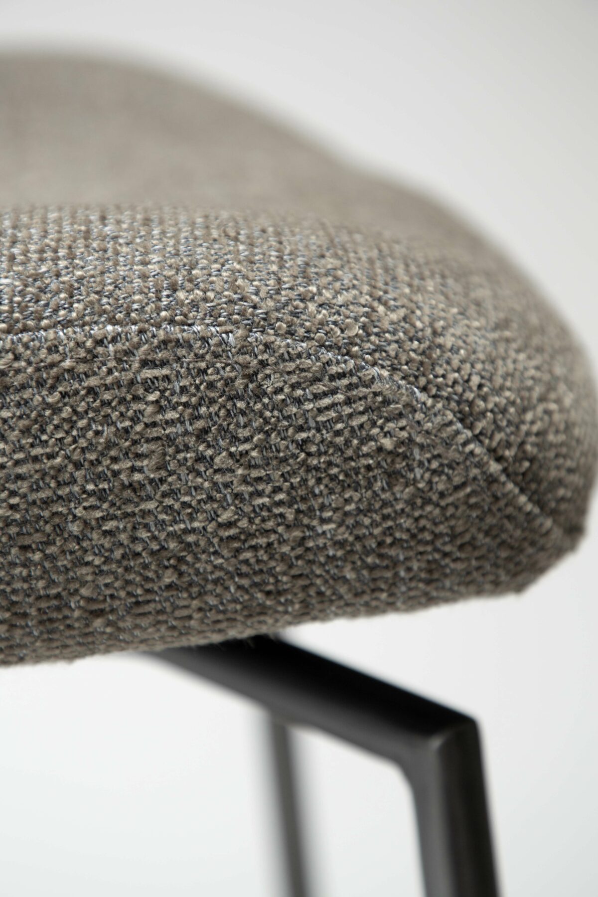 glory-counter-swivel-pebble-earth-boucle-w-black-swivel-legs_300330125-06-detail1