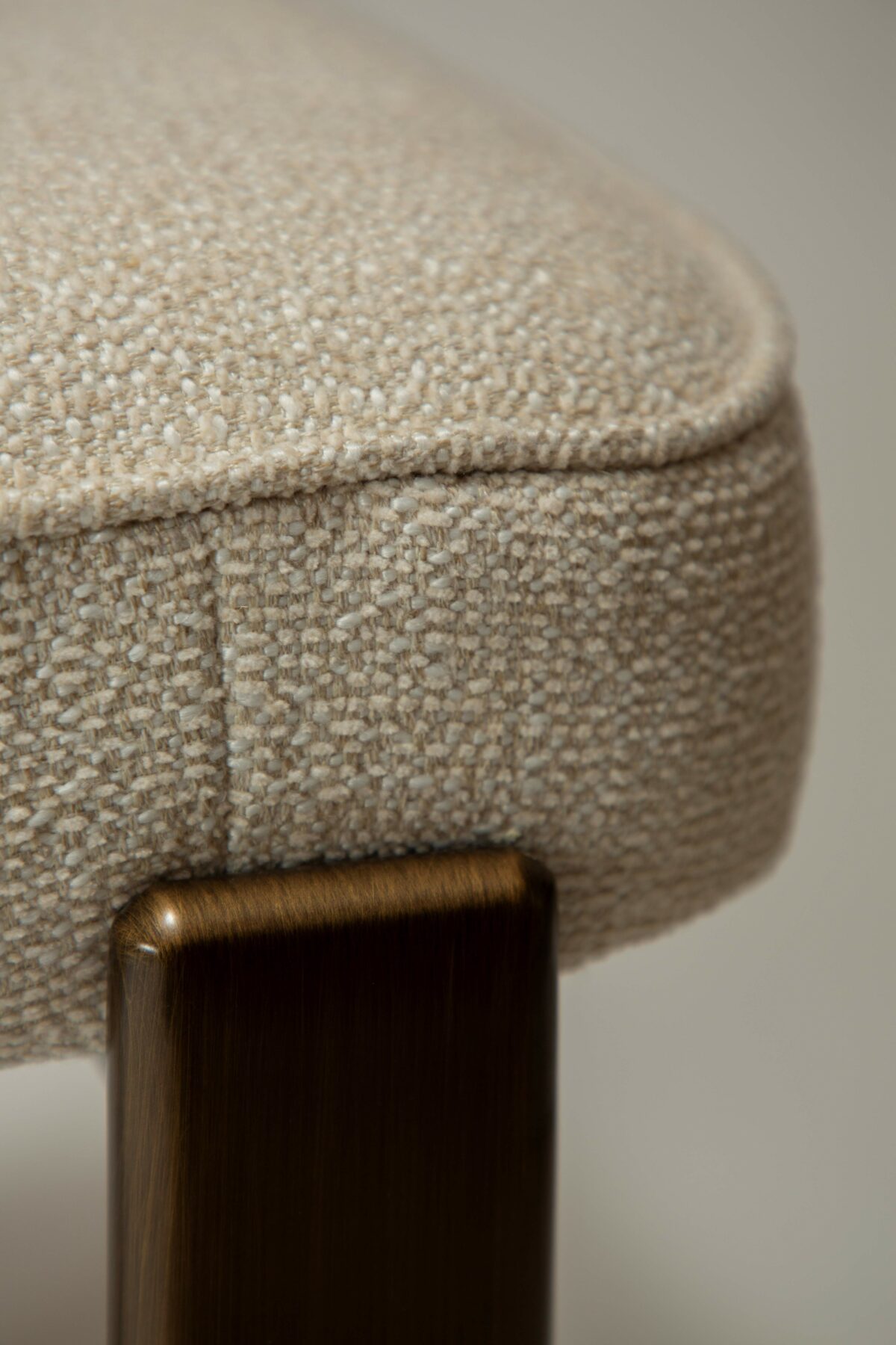 duct-chair-simply-beige-boucle-w-antique-brass-legs_100920910-06-detail3