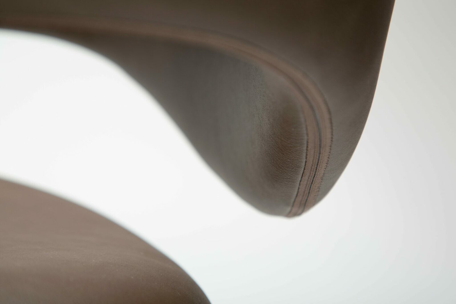 zone-chair-major-brown-faux-leather-w-antique-brass-legs_100107400-07-detail2