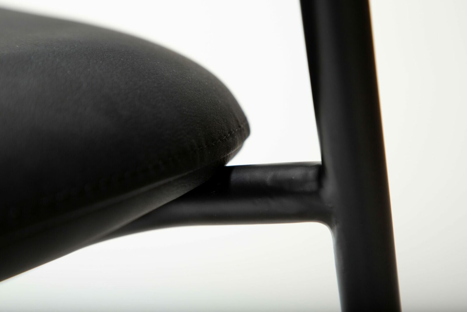 zone-chair-raven-black-faux-leather-w-black-legs_100107402-07-detail2