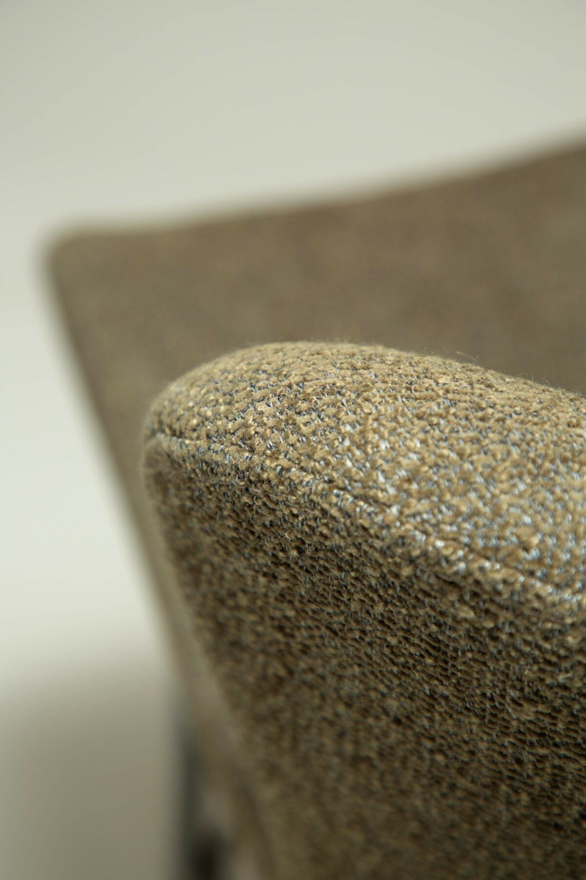 glam-swivel-chair-dark-olive-w-antique-pewter-metal-legs_300308303-06-detail1