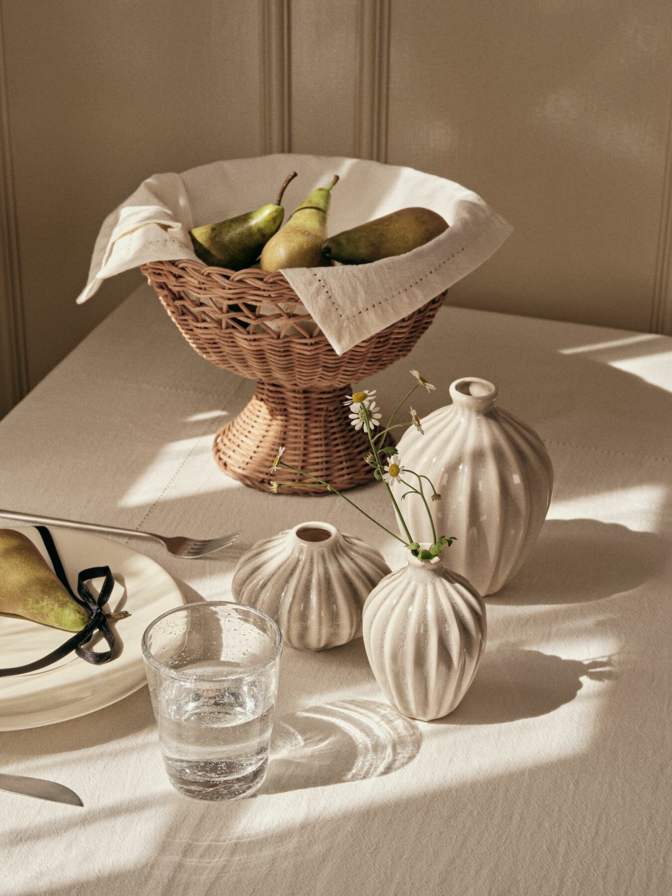 The Amalie Vase grey in a table setting