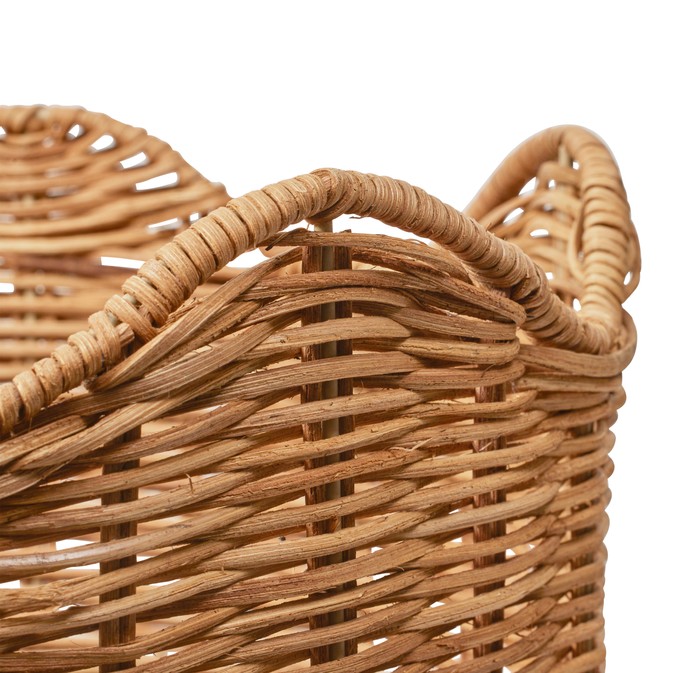 Lola basket close up