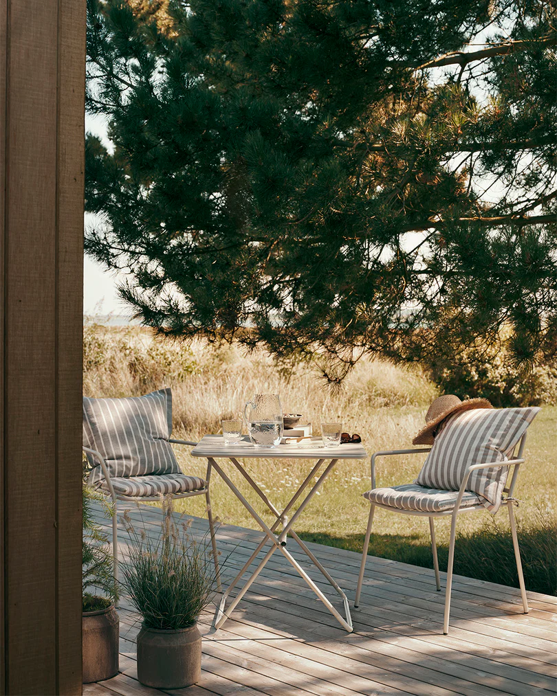 Outdoor dining with marta seat cushions