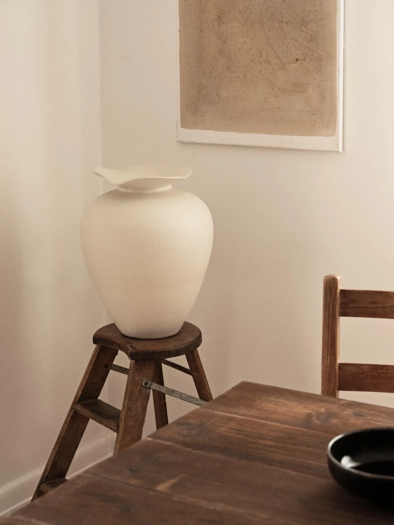 The Florentina White Vase Large sitting on a stool