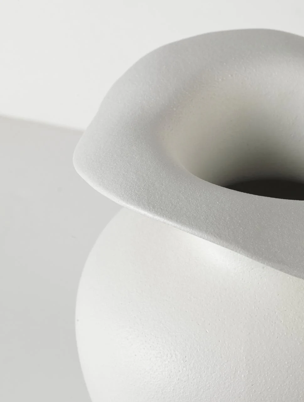 A close up of the florentina white vase