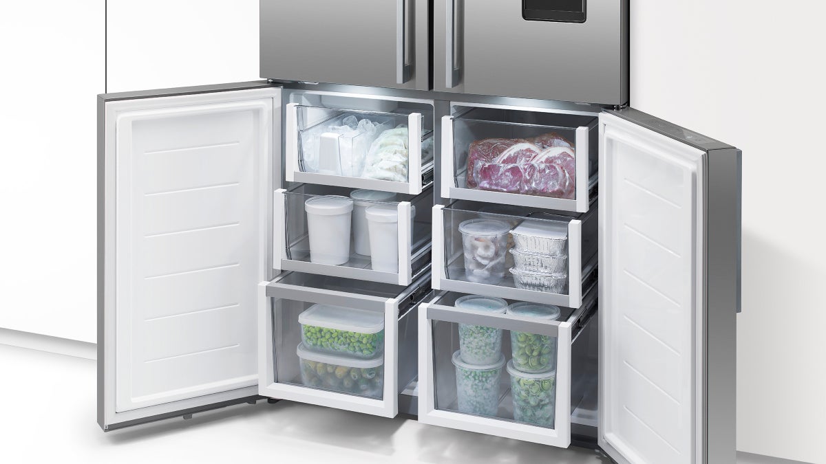 fisher-paykel-538l-quad-door-refrigerator-freezer-ice-water-freezer-full Fisher & Paykel 538L quad door refrigerator freezer with slim external water dispenser, automatic ice maker, and stainless steel finish.