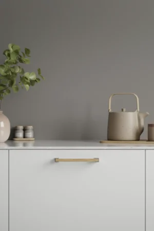Segment cabinet handle with Inox-look aluminium and clear lacquered oak for kitchen cabinets, drawers, and bespoke furniture.