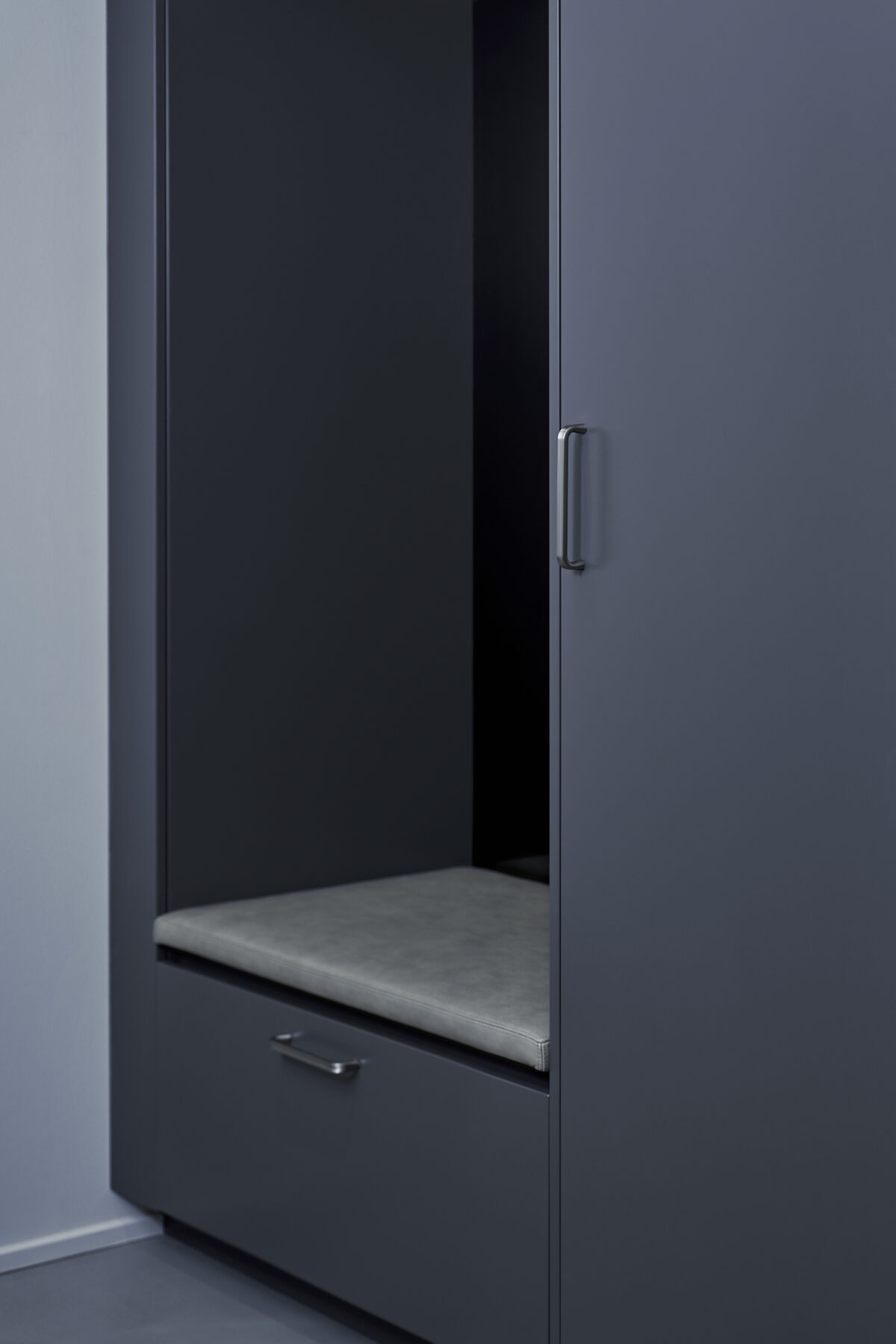 Terra_559720160-66_01 Terra Inox Look cast iron cabinet handle for kitchen cabinets, drawers, wardrobes, and bespoke furniture.